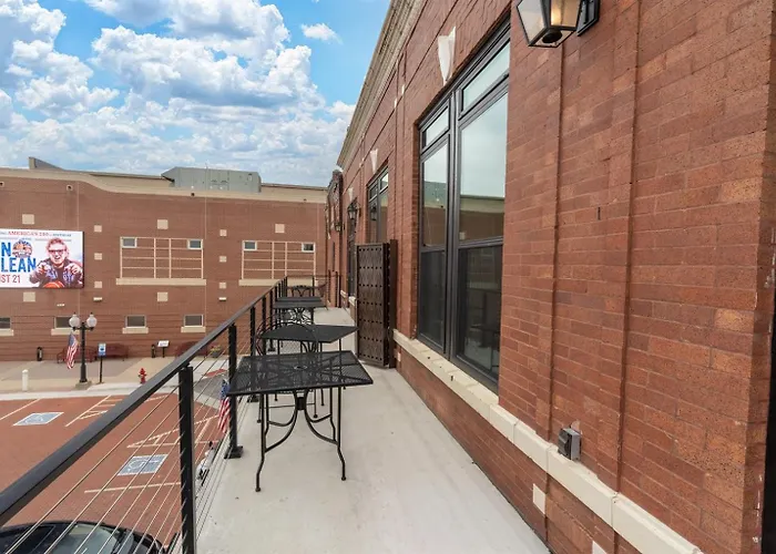 Walkable Downtown Luxury Apartment *