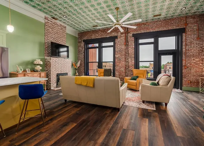 Apartment Walkable Downtown Luxury Marion