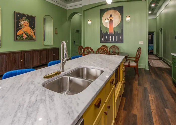 Apartment Walkable Downtown Luxury *