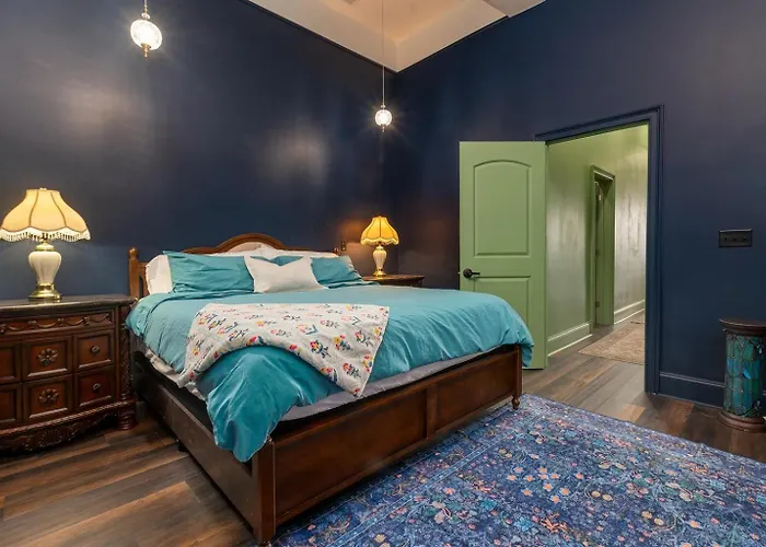 Walkable Downtown Luxury *