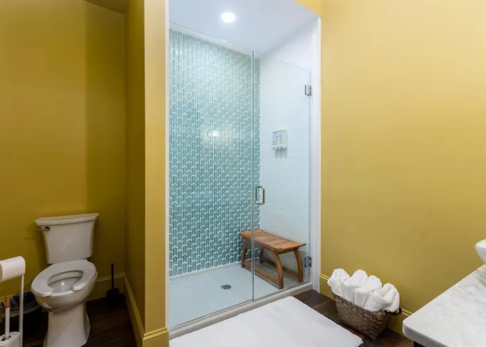 Apartment Walkable Downtown Luxury Marion
